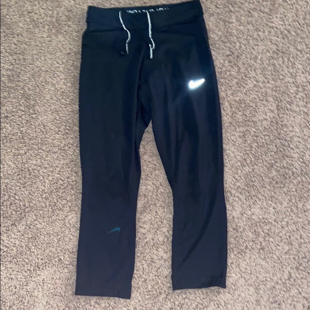 cropped black nike leggings